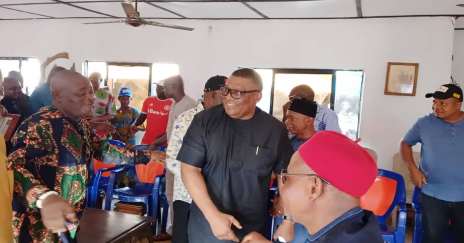 6 dead, 9 hospitalized. Col Austin Akobundu consoles the people of Umuadile