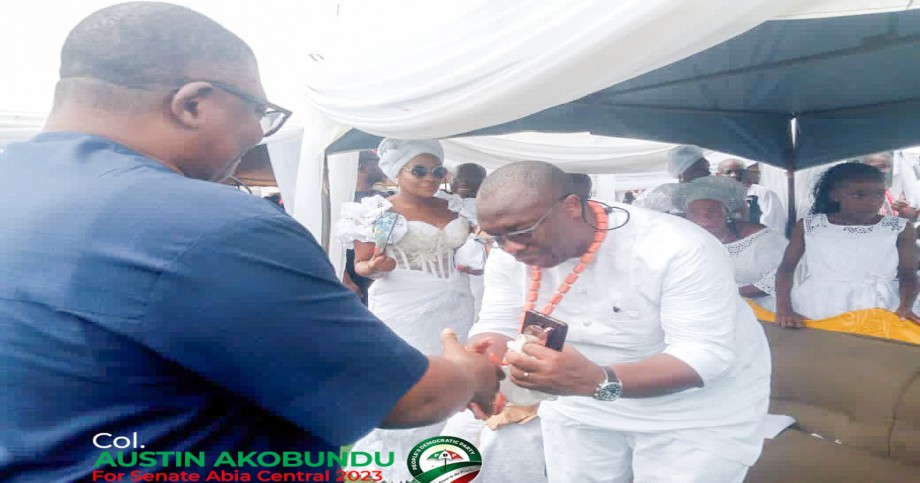 COL. AKOBUNDU ATTENDS BURIAL OF SIR MICAH ONYEBUCHI OF AMUZUKWU IBEKU, UMUAHIA NORTH